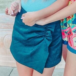 DO+BE black skort fits like M